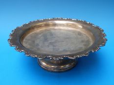 A hallmarked silver tazza, Birmingham 1923,(diameter 23.