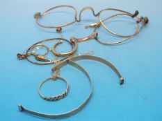 A quantity of 9ct gold (5.