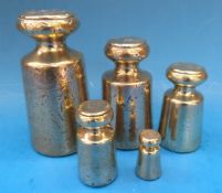 A run of five churn shaped weights, the 7lb weight marked H.