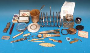 A quantity of 'objects de vertu' including ivory, bone,