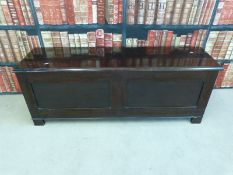 A reproduction mahogany coffer (L13 x W38 x H51cm)