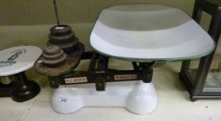 A 28lb set of 'grocery' scales by W.