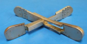 A Garabed folding coin scale, possibly for Turkish,