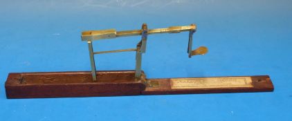 A W&T Avery folding sovereign or guinea scale