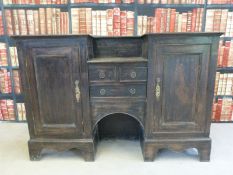 An oak break top sideboard with dog kennel under drawers (H96 x W141 x D33cm)