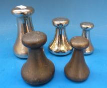 A run of three possibly nickel Avery bottle shaped weights, 4lb,