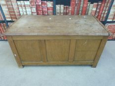 An oak trunk (H46 x L92 x W45cm)