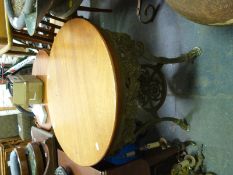 A cast iron pub table (H75 x D63cm)