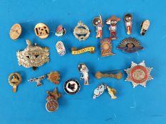 A box of cap, military and other badges including Gloucestershire Regt, AFS,