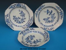 Three Chinese octagonal blue and white export dishes (23cm diameter)