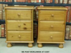 A pair of pine three-drawer chests / bedside cabinets (w45 x d33 x h62cm)
