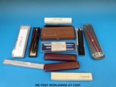 Two boxed Parker (61) pens, further Parkers, Cross, Sheaffer,