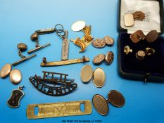 A pair of yellow metal cufflinks in the form of a khanjar in filigree design,