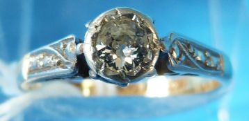 A yellow metal ring marked 18ct set with a round brilliant cut diamond in a platinum setting (size