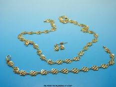 A suite of 9ct gold jewellery comprising necklace, bracelet and earrings (18.