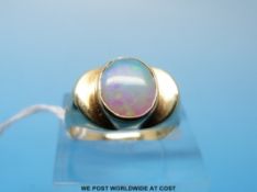 A 9ct gold ring set with an opal (size O)