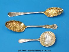 A Georgian hallmarked silver caddy spoon with shell-shaped bowl, Sheffield 1780,