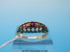 An 18ct gold ring set with alternating diamonds and rubies (size Q)