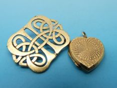A 9ct gold brooch and a 9ct gold heart locket (9.