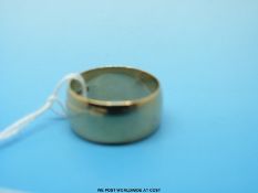 A 9ct gold wedding band (size T, 7.