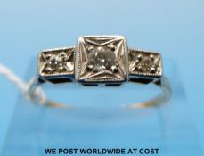 An 18ct gold ring set with three diamonds in an illusion platinum setting (size P/Q)