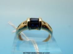 A gold ring set with sapphire and diamonds (size O)