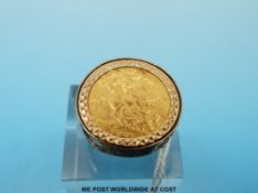 A 1905 gold half sovereign clip mounted in a yellow metal ring (7.