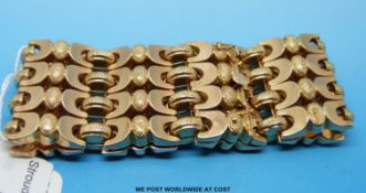 An 18ct gold bracelet with four rows of links (57g)