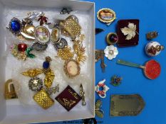 A collection of costume jewellery to include smoky quartz pendant