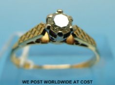 An 18ct gold ring set with a round brilliant cut diamond (size O)