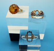 A 9ct gold ring set with a citrine,