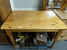 A pine table and four chairs by Country Pine (H77 x W107cm)