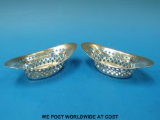 A pair of hallmarked silver pierced pedestal bon bon dishes, B'ham 1906  (10cm diameter,