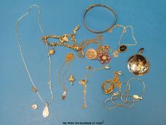 A 9ct gold necklace with pendant together with silver and white metal jewellery