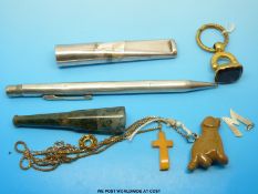 A moss agate cheroot holder, silver plated cheroot holder, hardstone dog pendant on silver chain,