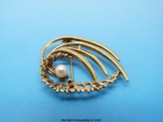 A 9ct gold brooch set with a pearl