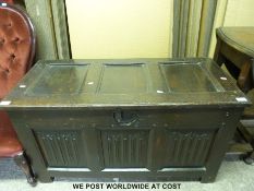 An 18th century oak coffer (H56 x W105 x D48cm)