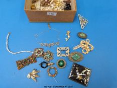 A collection of costume jewellery to include Miracle brooches,