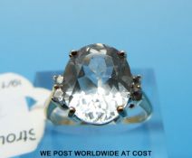 A 9ct gold white topaz ring (size N)