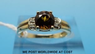 A 9ct gold ring set with a citrine and diamonds (size M)