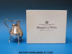 A boxed Mappin and Webb hallmarked silver cream jug, London 1979 (height 10cm,