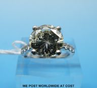 A platinum ring set with a round brilliant cut diamond measuring approximately 4.