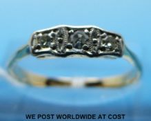 An 18ct gold ring set with three diamonds in platinum (size N)