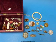A collection of jewellery to include Victorian and Edwardian white metal brooches,