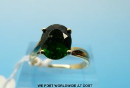 A 9ct white gold diopside solitaire ring (size O)