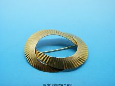A 9ct gold brooch (4.