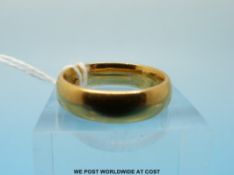 A 22ct gold wedding band (size N, 8.