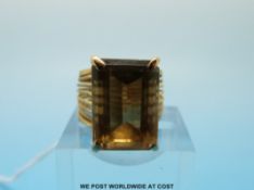 An 18ct gold ring set with a smoky quartz (size L)