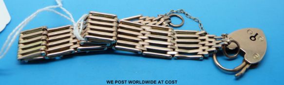 A 9ct gold bracelet of square links with padlock clasp (29.