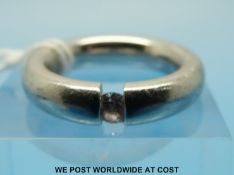 A platinum ring set with a round brilliant cut pink diamond (size I)